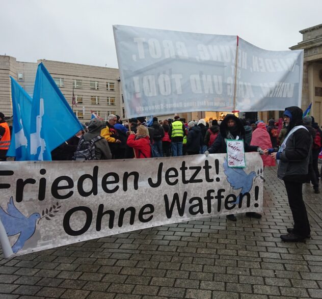 Proteste gegen verschwörungsideologische Demonstration in Neukölln - Berlin  gegen Nazis
